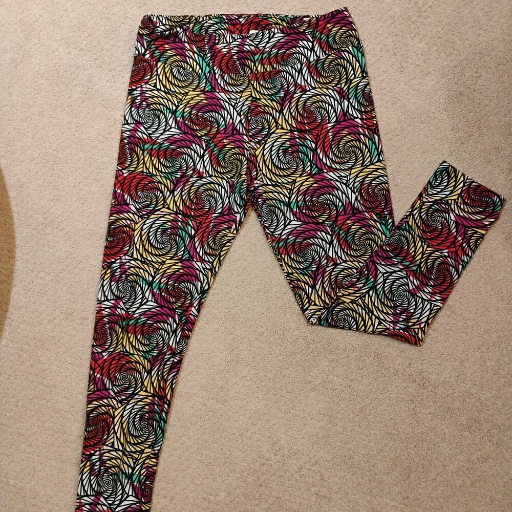LulaRoe Tall & Curvy Geometric fun Leggings!!!